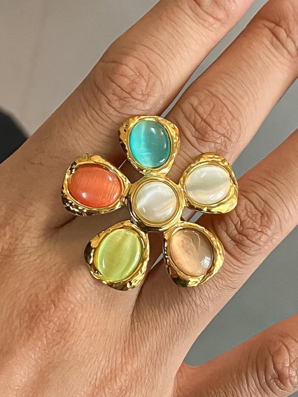 18K Non-Tarnish Ring Vintage Stone Floral Ring, water resistant. Hypoallergenic